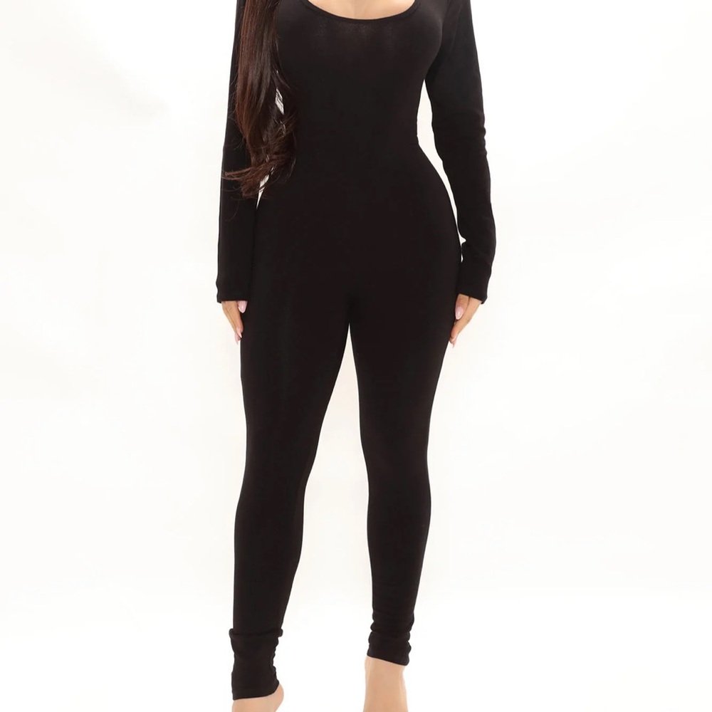 Black basic bodysuit